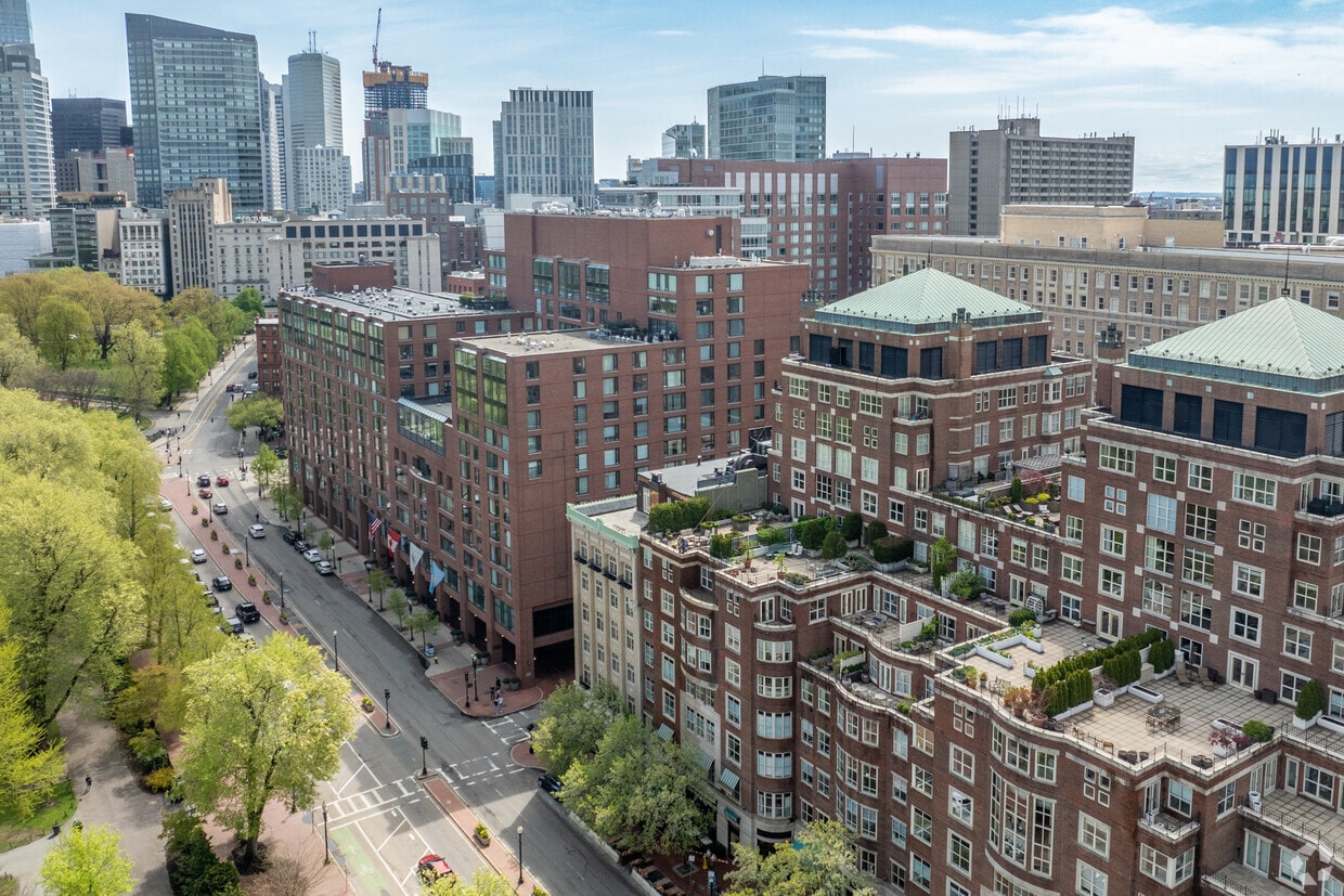 Building Context - Le Jardin Luxury Residences