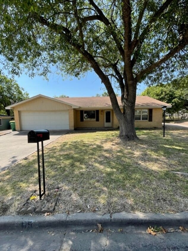 Primary Photo - 115 Dawn Dr