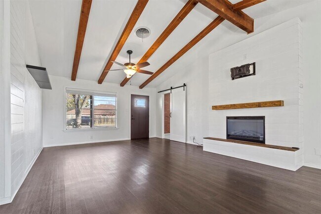 Foto del edificio - 1806 Hutto Rd
