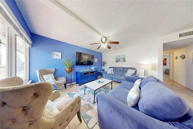 Foto del edificio - 15005 Windward Dr