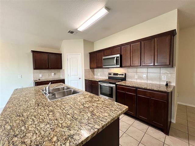 Foto del edificio - 526 Clearlake Dr