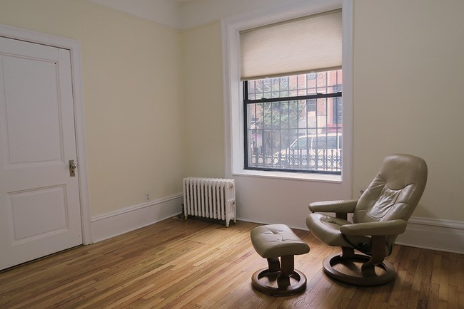 FT Office for Rent with 5' x6' Window - 142 E 27th St