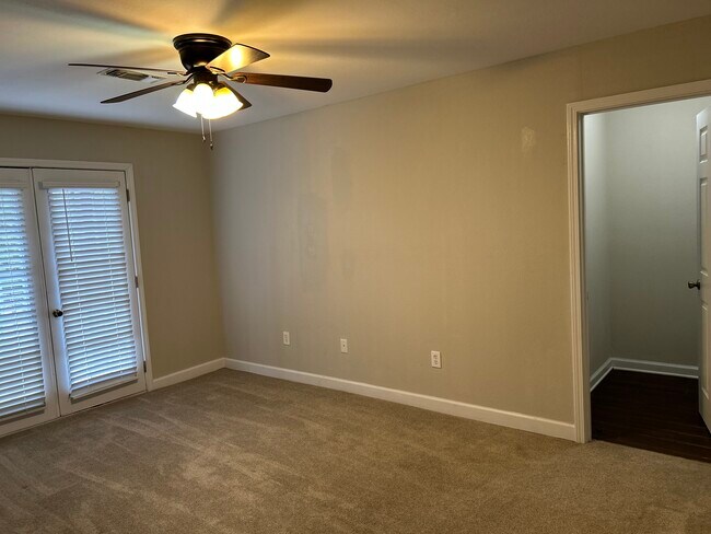 Foto del edificio - 1313 Saint Andrews Ln