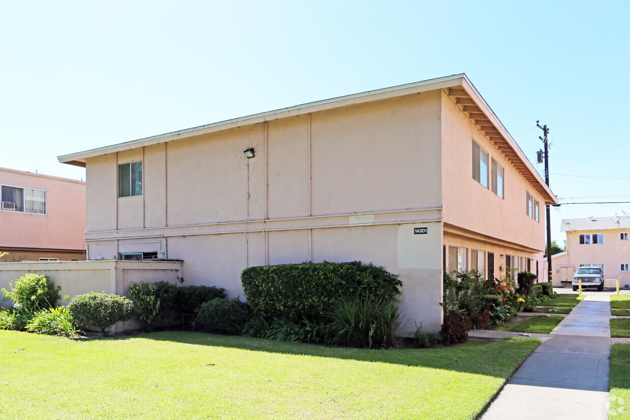 Primary Photo - 14301 Village Way