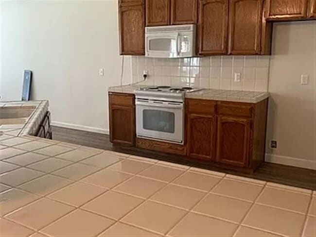 Building Photo - Located in the desirable area