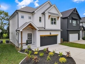 Building Photo - 571 Green Ln
