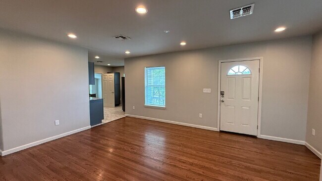 Foto del edificio - Newly renovated 3 bedroom 2 bath home centrally located!