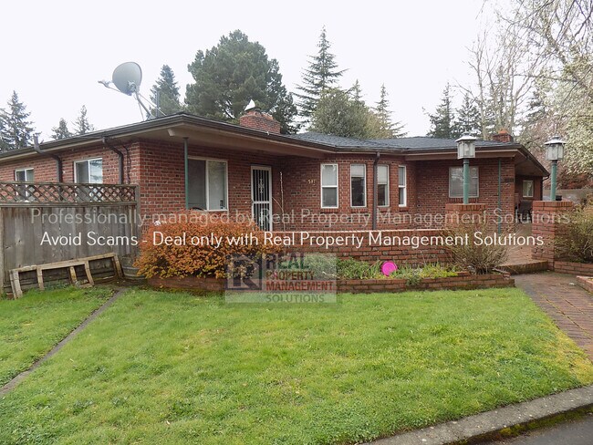 Foto del edificio - Charming 2 Bed/ 1 Bath With Amazing Brickwork