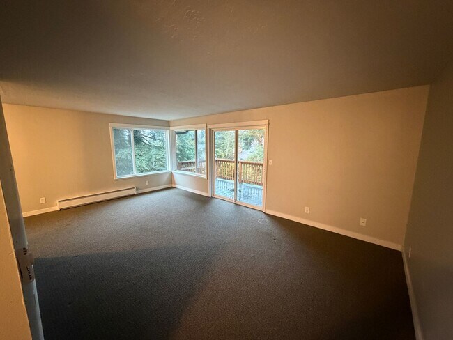 Foto del edificio - Bright & Comfortable 2-Bedroom Rental- 1/2 Month of rent concession