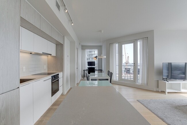 Building Photo - 1288 Rue Saint-Antoine O