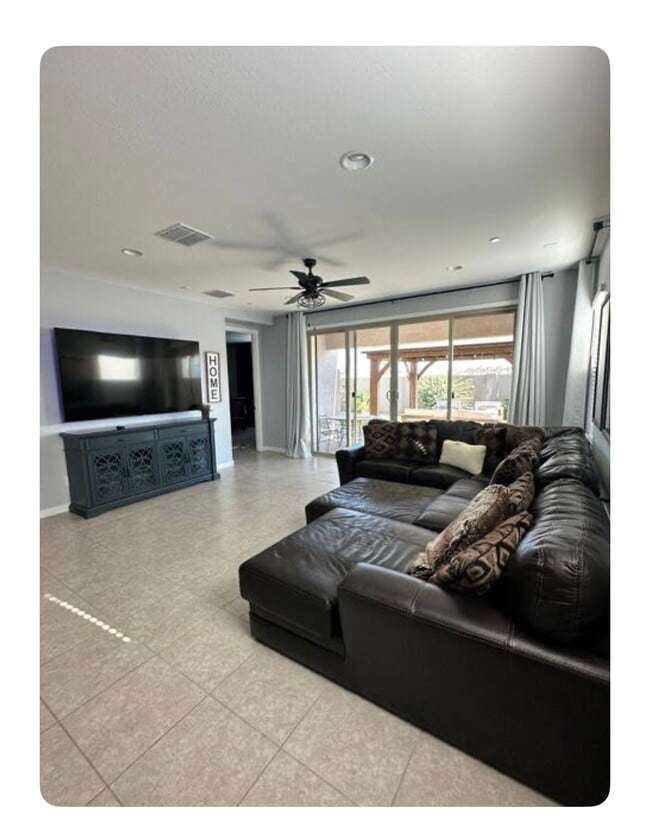 Building Photo - 5733 S Verde