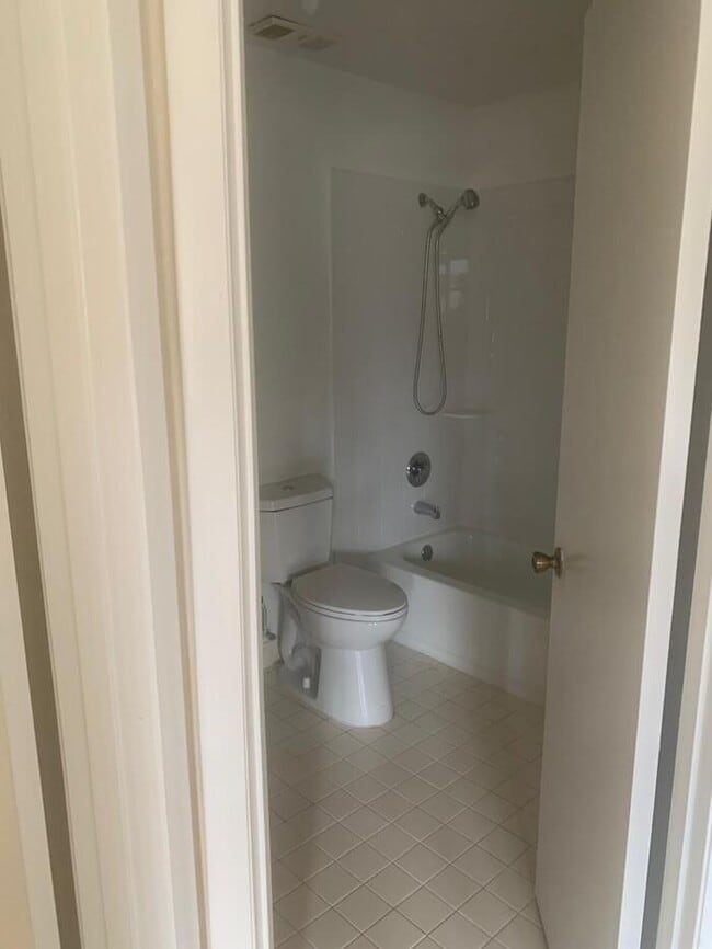 Foto del edificio - Split plan spacious 2bed/2batj