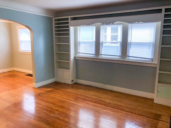 Living Area - 134 Mack Ave NE