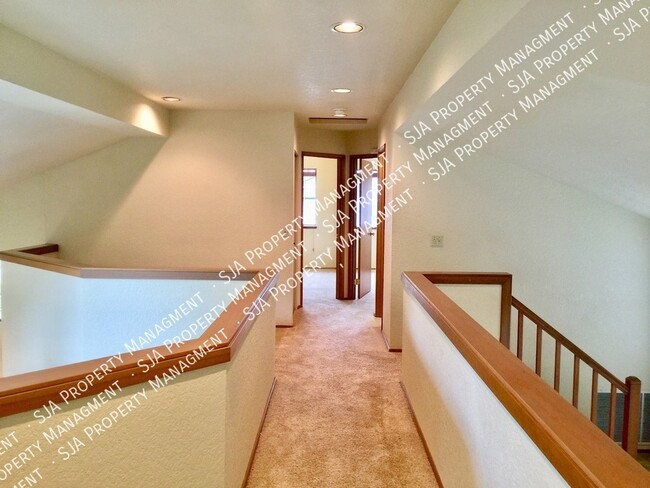 Foto del edificio - 3 Bedroom 2.5 Bath in Juanita!