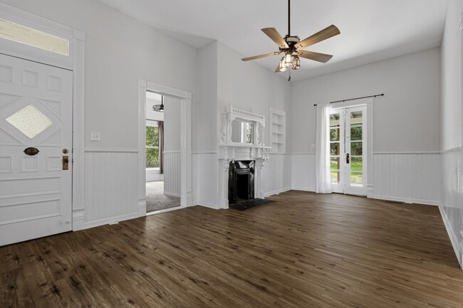 Building Photo - Historic Charm. Modern Updates. Prime Location.