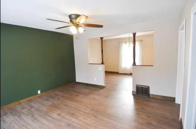 Building Photo - 204 Conley Ave S