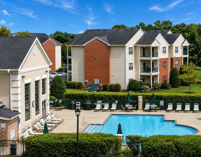 Building Photo - 811 Brassie Ln
