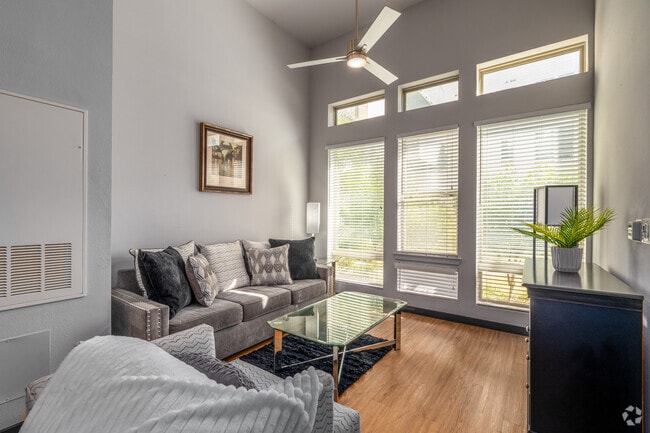 1 habitación, 1 baño, 684 pies cuadrados, sala de estar - Travis Flats