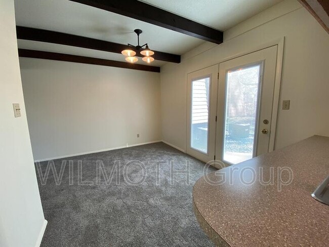 Building Photo - 3055 Wedgewood Dr