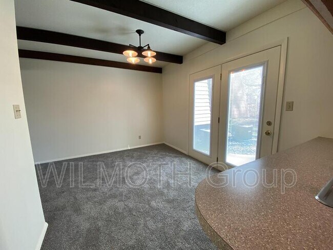 Foto del edificio - 3055 Wedgewood Dr
