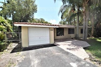 Building Photo - 2608 SW 34th Ave