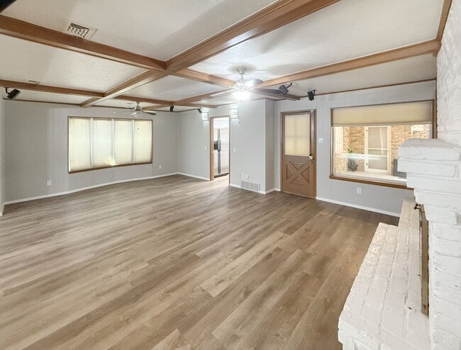 Building Photo - 3-Bedroom Home for Lease in Grand Prairie – 2,331 Sq Ft