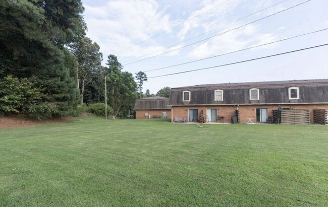 Foto del edificio - 3925 Mountain View Rd