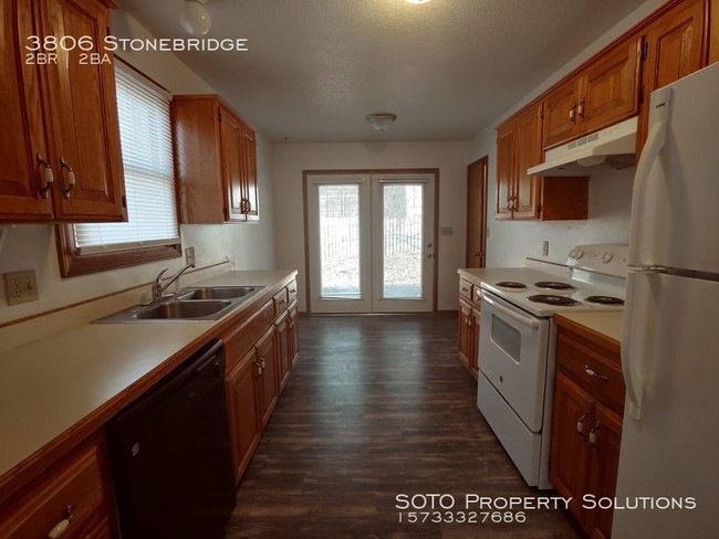 Building Photo - 2BD/2BA Pet-Friendly Duplex