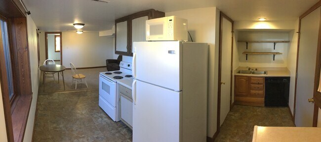 Foto del edificio - Two blocks from campus Utilities included