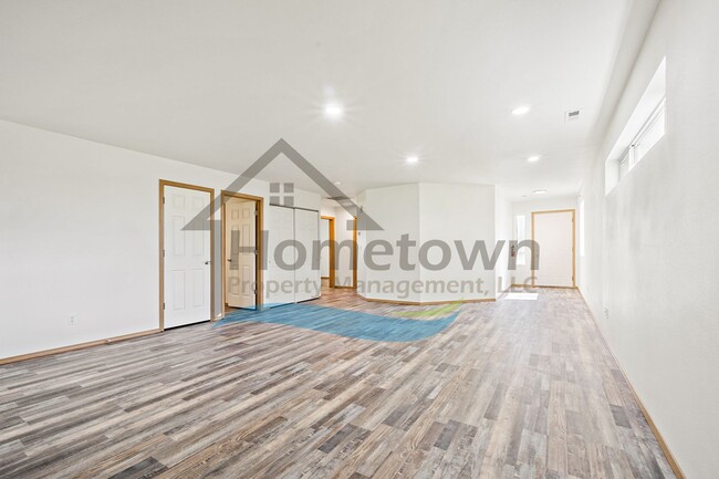 Building Photo - 1845 Fairway Dr