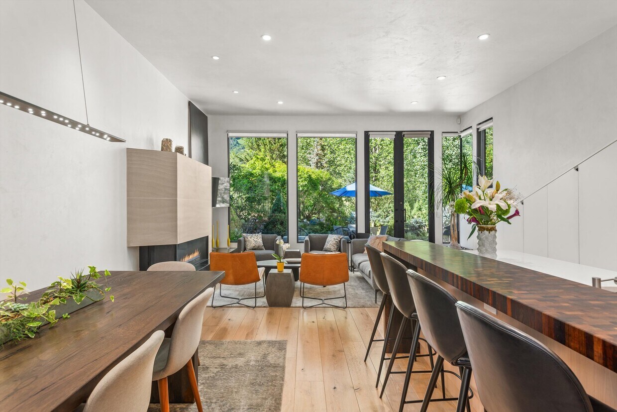 Foto principal - 155 Lone Pine Rd