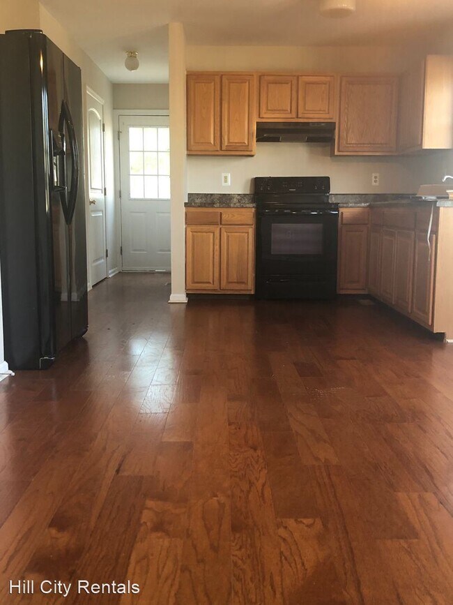 5 br, 2.5 bath House 63 Wilderness Road House Rental in Rustburg