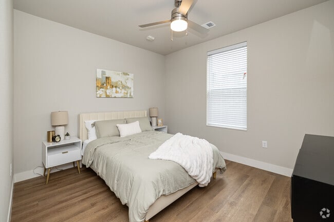 1BR, 1BA - 751 - 756SF - Dormitorio - The Junction at Rogers