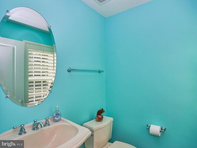 Building Photo - 41625 Broxbourne Terrace
