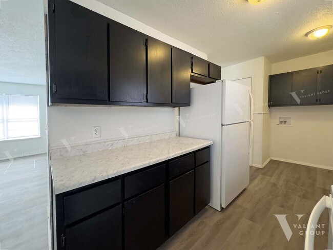 Building Photo - Renovated 3-Bedroom, 1-Bath in Heart of Th...