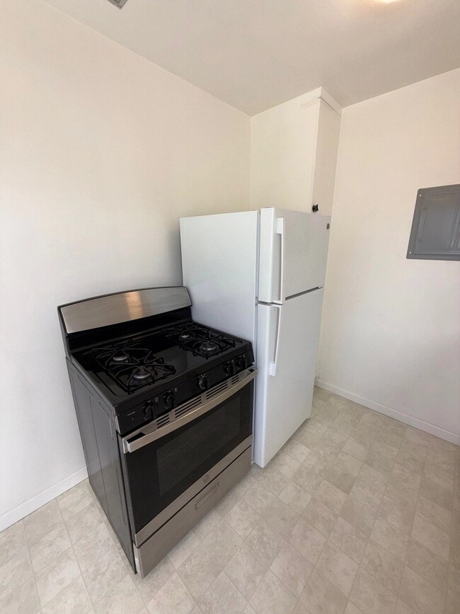 Building Photo - 1263 Hayworth Ave