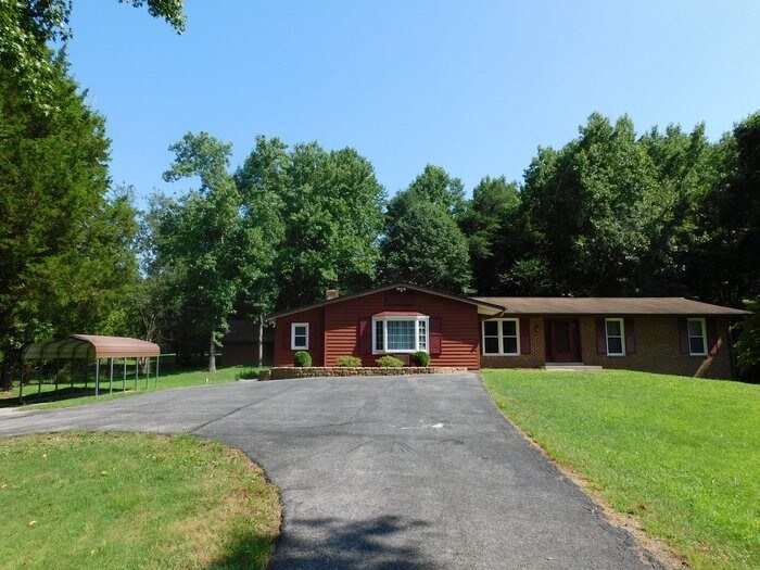 Primary Photo - 1730 Holland Cliffs Rd