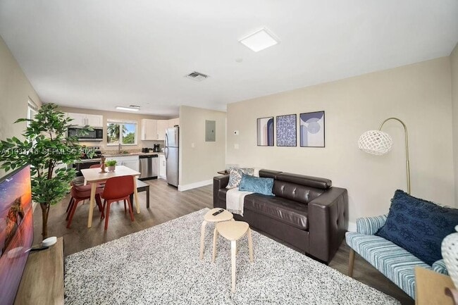 Building Photo - 2311 Scott St