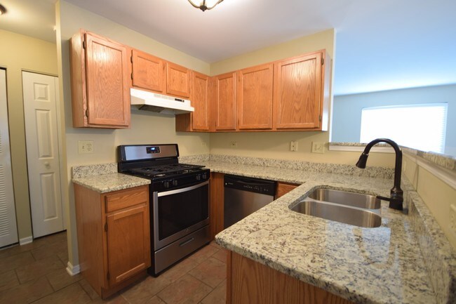 Foto del edificio - 733 Fieldcrest Dr