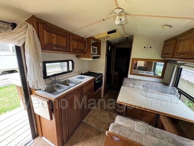 Foto del edificio - 9831 TX-106 Loop