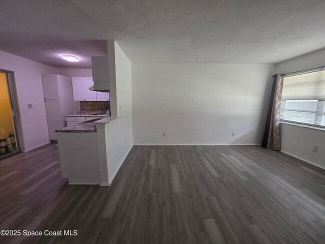 Building Photo - 747 E University Blvd