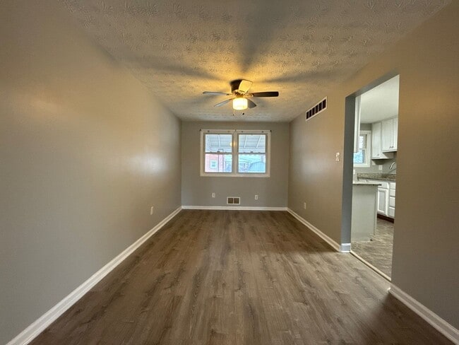 Building Photo - Beautiful Three Bedroom Home In Essex