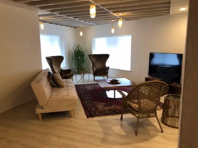 Sala de estar principal - 27455 Gratiot Ave