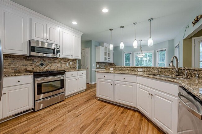 Foto del edificio - 461 Braidwood Walk NW