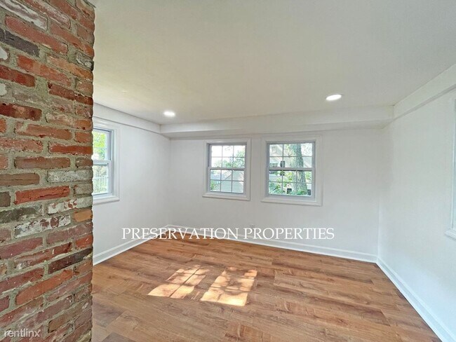 Building Photo - 2 br, 1.5 bath House - 12 Hemlock Rd