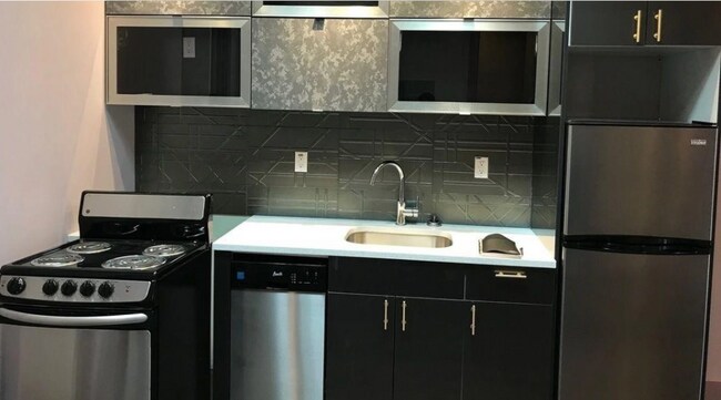 Building Photo - 544 Howard Ave