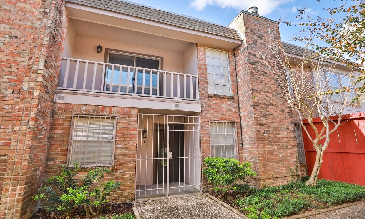 Foto principal - 2 Bedroom 2 Bath Townhome in the Galleria