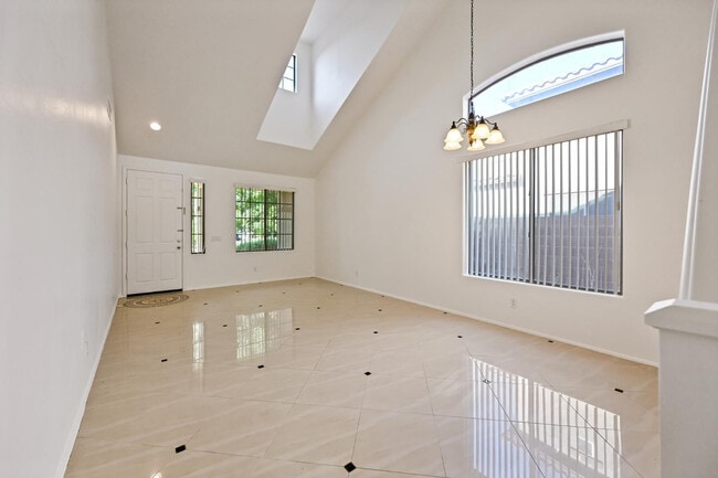 Building Photo - 1483 E Mia Ln