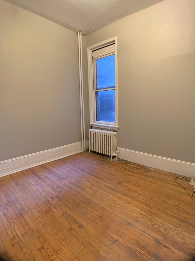 Building Photo - 405 S 40th St