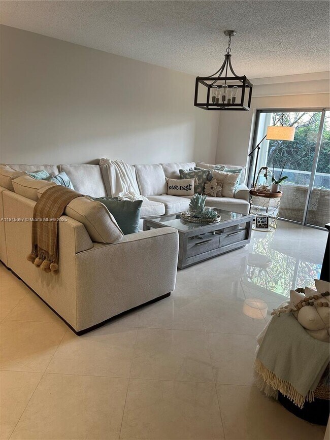 Foto del edificio - 6600 NE 22nd Way